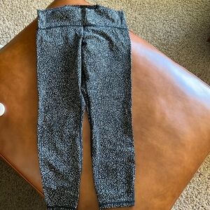 Lululemon Train Times high rise pant 25”, 13, white black print